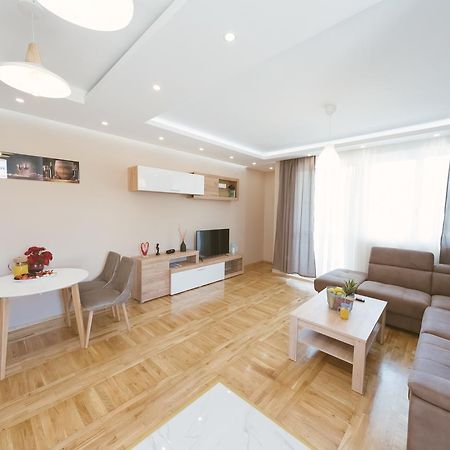 Apartment Luxury Explorer 波德戈里察 外观 照片