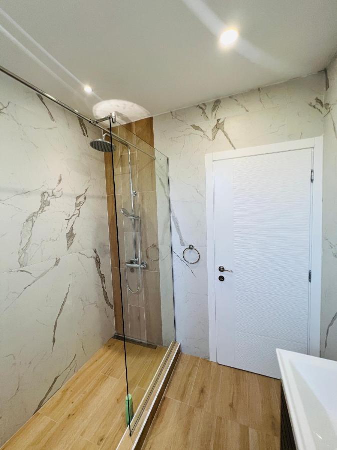 Apartment Luxury Explorer 波德戈里察 外观 照片