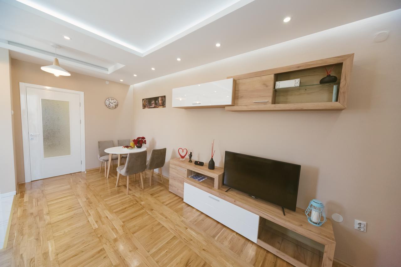 Apartment Luxury Explorer 波德戈里察 外观 照片